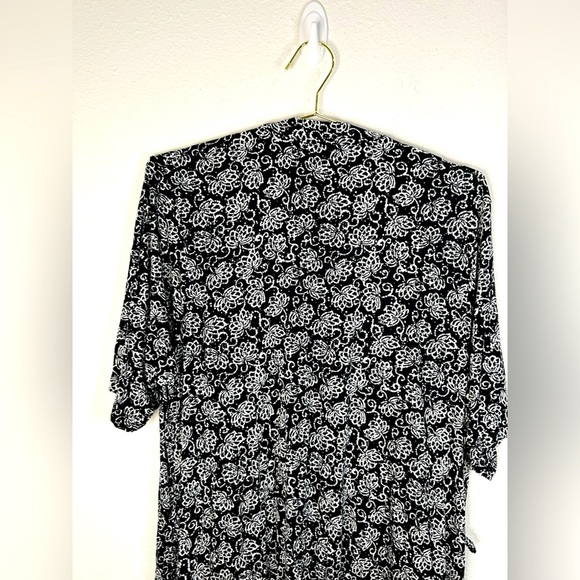 Modern Luxury Carole Hochman Black Floral Sleepwear Set Small Robe & Chemise - Picture 8 of 16